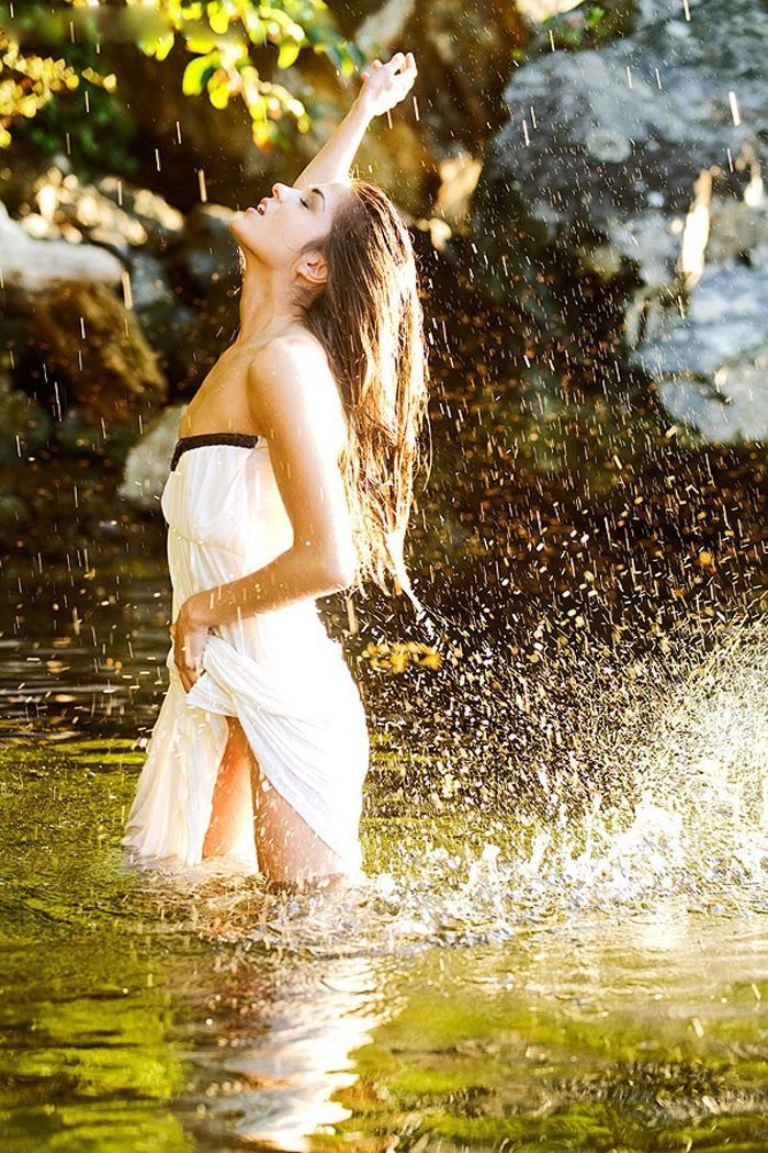 Marie Avgeropoulos in Odessa