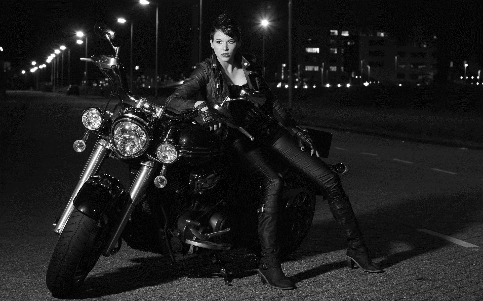 Photo Beautiful girls and motorcycles in Odessa