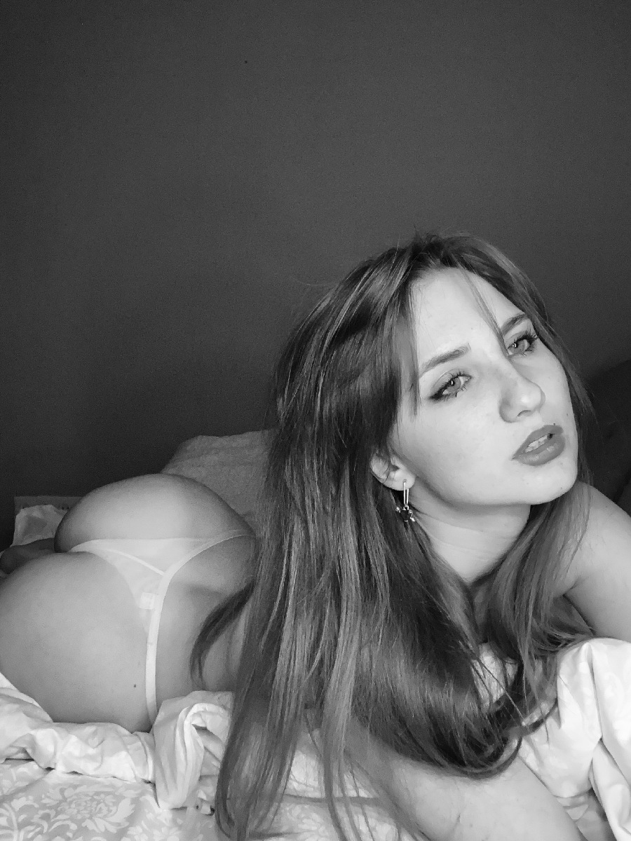 Take a pause and enjoy Nata nude — streaming from Odessa