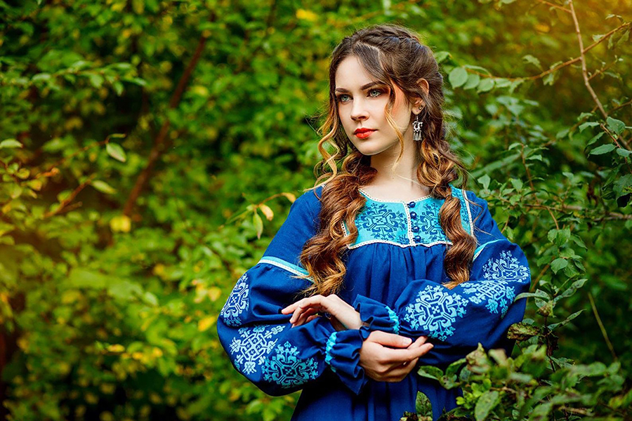 Sexy photo Women in Slavic costumes in Odessa