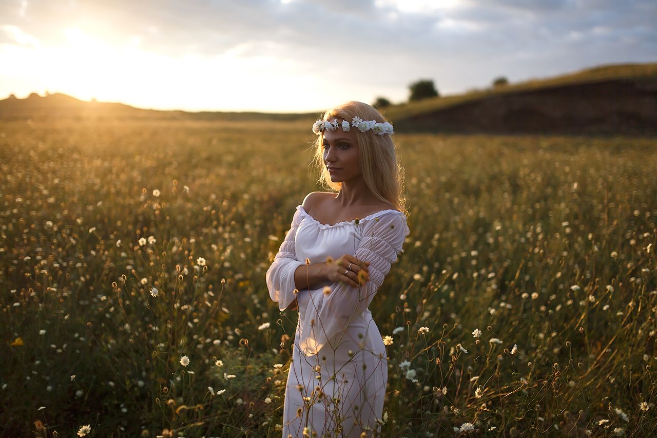 Girls in Slavic costumes in Odessa