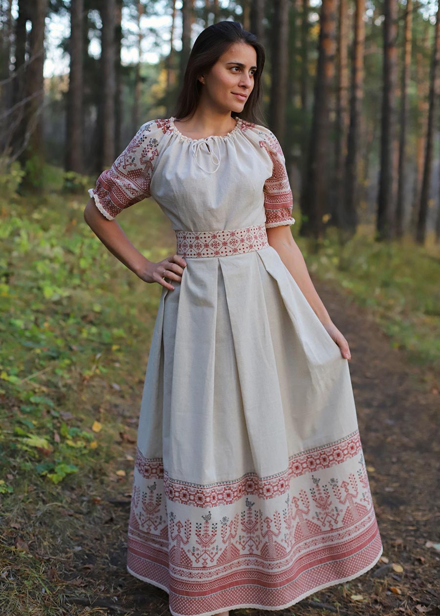Girls in Slavic costumes in Odessa